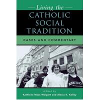 Living the Catholic Social Tradition: Cases and Commentary Paperback Book